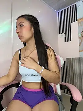 Julieth ec online show from May 12, 12:24 pm