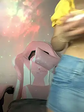 Julieth ec online show from June 3, 12:30 pm