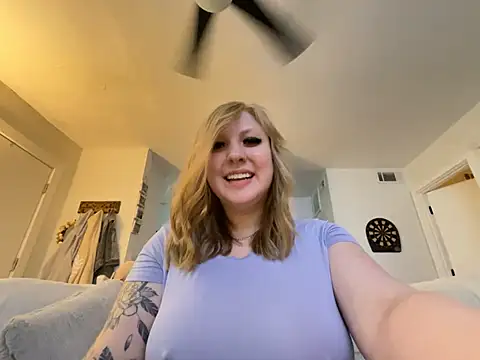 Snapshot of blonde__baby chatting on May 13, 12:41 am blonde baby online show from May 13, 12:41 am