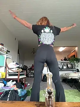 ArielDawn online show from July 25, 8:50 pm