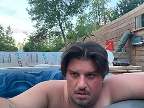 Snapshot of Madamebeton chatting on June 5, 1:01 am Madamebeton online show from June 5, 1:01 am