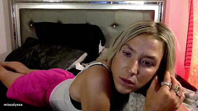 Snapshot of Misss_alyssaaa chatting on June 23, 4:10 am Misss alyssaaa online show from June 23, 4:10 am