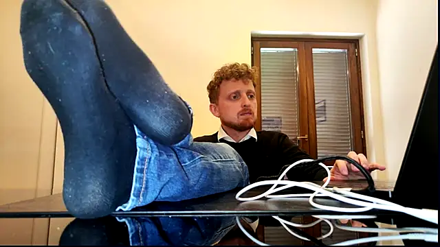 Snapshot of Red_dragon94 chatting on May 18, 1:50 pm Red dragon94 online show from May 18, 1:50 pm