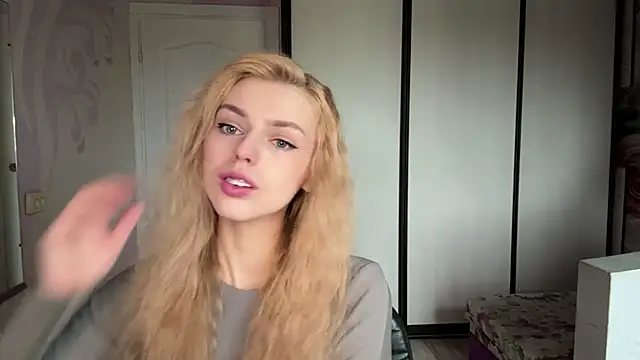 Snapshot of ScarlettRosy chatting on May 18, 4:07 am ScarlettRosy online show from May 18, 4:07 am