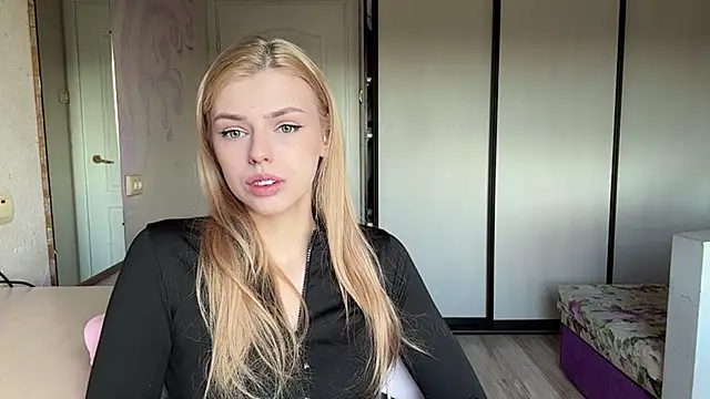 Snapshot of ScarlettRosy chatting on May 29, 3:37 am ScarlettRosy online show from May 29, 3:37 am