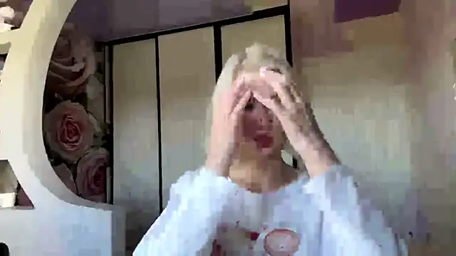 Snapshot of ScarlettRosy chatting on June 9, 4:35 am ScarlettRosy online show from June 9, 4:35 am