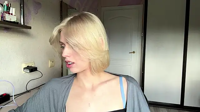 Snapshot of ScarlettRosy chatting on June 15, 4:09 pm ScarlettRosy online show from June 15, 4:09 pm