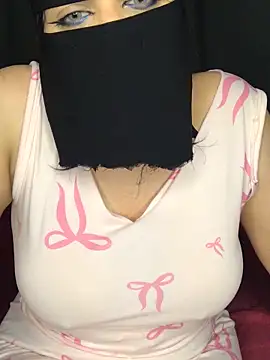 Snapshot of Gamillaa chatting on June 4, 11:22 pm Gamillaa online show from June 4, 11:22 pm