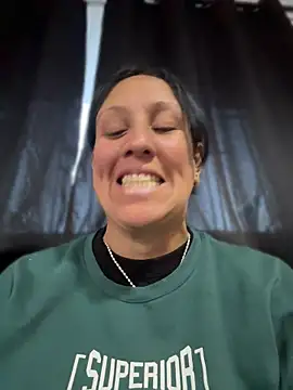 Snapshot of Cloe-Fire chatting on May 20, 11:16 am Cloe-Fire online show from May 20, 11:16 am