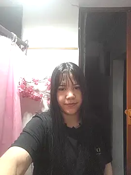 Snapshot of RoxieVander chatting on July 7, 7:23 am RoxieVander online show from July 7, 7:23 am