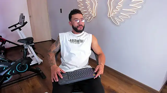 Snapshot of Axel_power_ chatting on May 9, 3:34 am Axel power online show from May 9, 3:34 am
