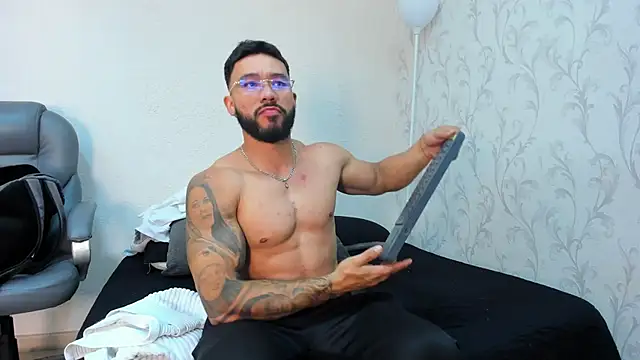 Snapshot of Axel_power_ chatting on May 13, 3:15 am Axel power online show from May 13, 3:15 am