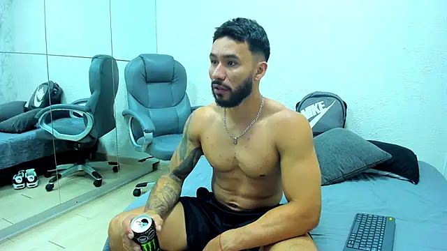 Snapshot of Axel_power_ chatting on May 17, 3:15 am Axel power online show from May 17, 3:15 am