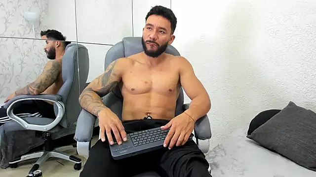 Snapshot of Axel_power_ chatting on May 24, 3:33 am Axel power online show from May 24, 3:33 am