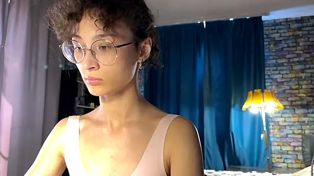 Snapshot of CurlyWinx chatting on June 13, 8:23 am CurlyWinx online show from June 13, 8:23 am