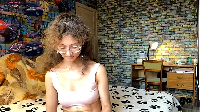 Snapshot of CurlyWinx chatting on June 14, 12:40 pm CurlyWinx online show from June 14, 12:40 pm