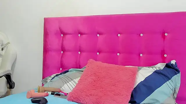 Snapshot of cyndycranforsquirT chatting on July 30, 11:31 am cyndycranforsquirT online show from July 30, 11:31 am