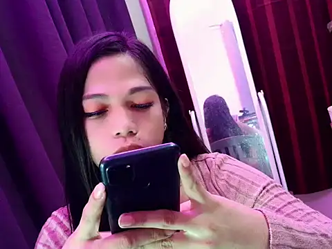 Snapshot of sexyfucksophia chatting on June 11, 7:17 am sexyfucksophia online show from June 11, 7:17 am