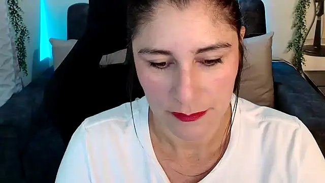Snapshot of LUCYMILF_SEXY chatting on June 6, 4:01 pm LUCYMILF SEXY online show from June 6, 4:01 pm