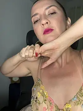 therealgingerr online show from July 11, 1:30 am