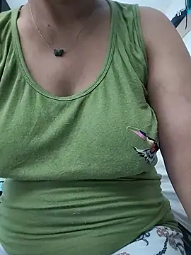 Snapshot of amira567 chatting on July 16, 12:33 pm amira567 online show from July 16, 12:33 pm