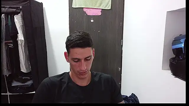 Snapshot of RaulRico chatting on June 15, 4:15 am RaulRico online show from June 15, 4:15 am