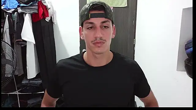 Snapshot of RaulRico chatting on June 27, 3:44 am RaulRico online show from June 27, 3:44 am