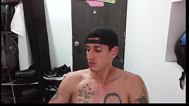 Snapshot of RaulRico chatting on June 30, 12:11 am RaulRico online show from June 30, 12:11 am