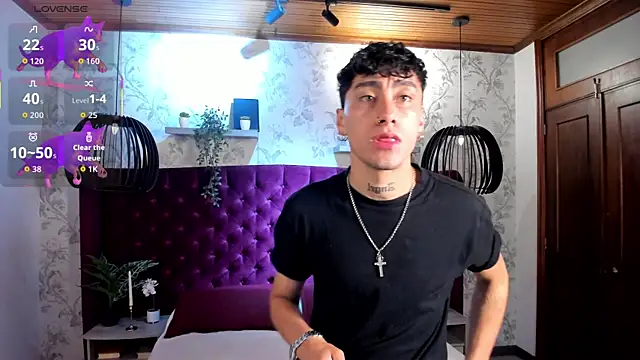 Snapshot of Spencerwhite_ chatting on May 16, 9:13 pm Spencerwhite online show from May 16, 9:13 pm