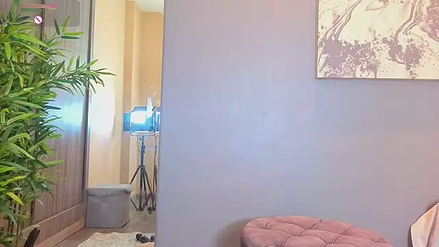 Snapshot of Karlie_moore_ chatting on May 22, 1:17 pm Karlie moore online show from May 22, 1:17 pm