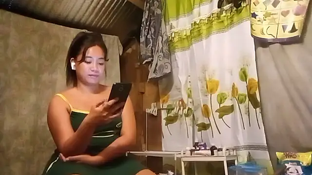 Snapshot of renamariz1 chatting on July 17, 2:24 pm renamariz1 online show from July 17, 2:24 pm