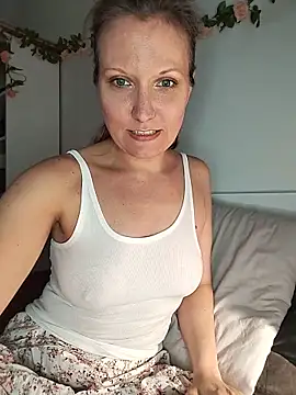 Snapshot of Candy_Cougar chatting on June 13, 12:03 pm Candy Cougar online show from June 13, 12:03 pm