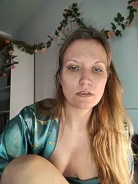 Snapshot of Candy_Cougar chatting on July 14, 7:02 am Candy Cougar online show from July 14, 7:02 am