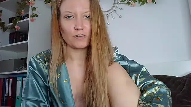 Snapshot of Candy_Cougar chatting on July 19, 6:39 am Candy Cougar online show from July 19, 6:39 am