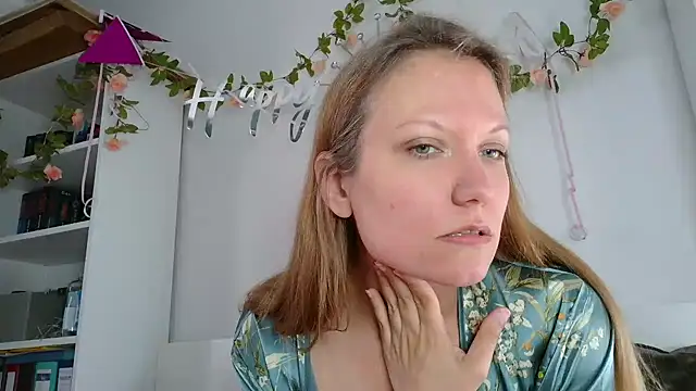 Snapshot of Candy_Cougar chatting on July 25, 6:55 am Candy Cougar online show from July 25, 6:55 am