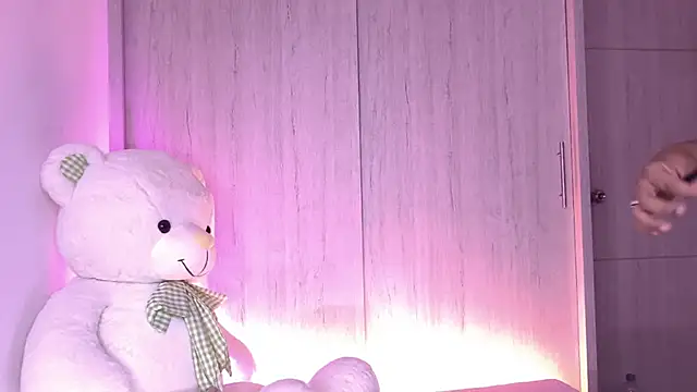 Snapshot of Raven_stonee01 chatting on July 19, 1:31 am Raven stonee01 online show from July 19, 1:31 am