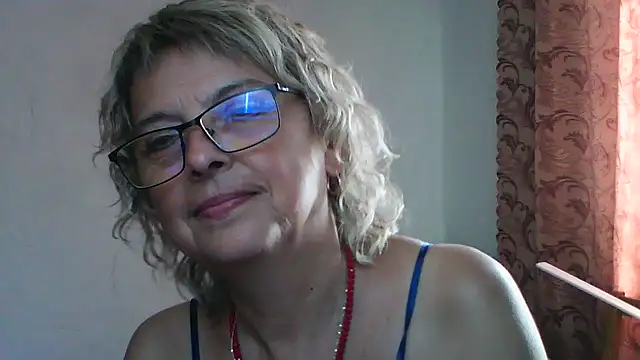 Snapshot of ElizabethGorden chatting on July 19, 6:50 am ElizabethGorden online show from July 19, 6:50 am