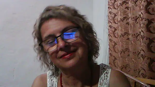 Snapshot of ElizabethGorden chatting on August 4, 6:32 pm ElizabethGorden online show from August 4, 6:32 pm