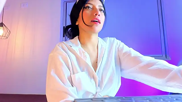 Ey Im simone  online show from June 18, 12:20 pm