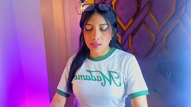 Snapshot of Ey_Im_simone_ chatting on June 22, 12:24 pm Ey Im simone online show from June 22, 12:24 pm