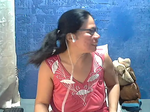 Snapshot of hotchilimom chatting on May 16, 9:06 am hotchilimom online show from May 16, 9:06 am