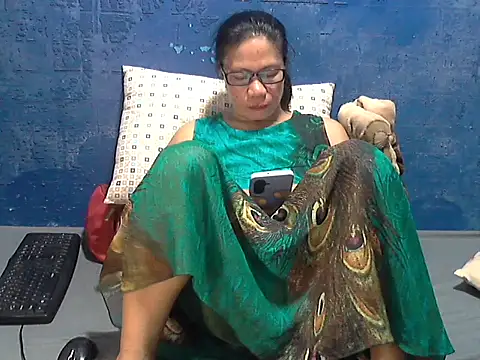 Snapshot of hotchilimom chatting on May 21, 11:06 am hotchilimom online show from May 21, 11:06 am