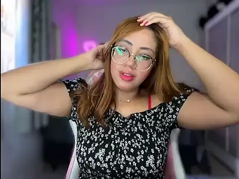 CutieVictoria online show from May 4, 3:30 pm