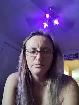 Snapshot of Queenle91 chatting on June 5, 4:02 pm Queenle91 online show from June 5, 4:02 pm
