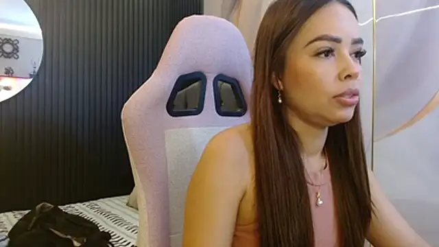 naomis 36 online show from June 25, 1:59 pm