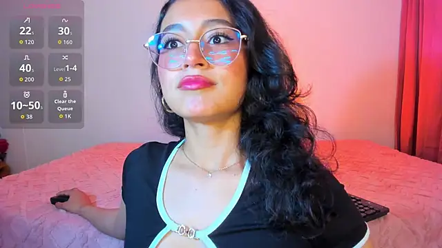 Snapshot of Sophiie_dreams chatting on August 5, 12:52 pm Sophiie dreams online show from August 5, 12:52 pm
