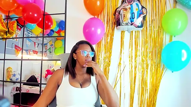 Snapshot of Miss_Khaleesi chatting on June 16, 3:36 pm Miss Khaleesi online show from June 16, 3:36 pm