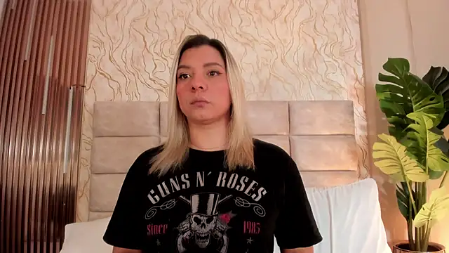 Snapshot of GinaSalanne chatting on June 8, 1:11 pm GinaSalanne online show from June 8, 1:11 pm