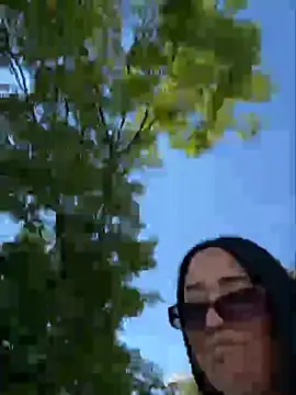 Snapshot of ICEDGLOSS chatting on July 29, 8:45 am ICEDGLOSS online show from July 29, 8:45 am