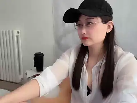 Naomi Z online show from May 9, 10:59 pm